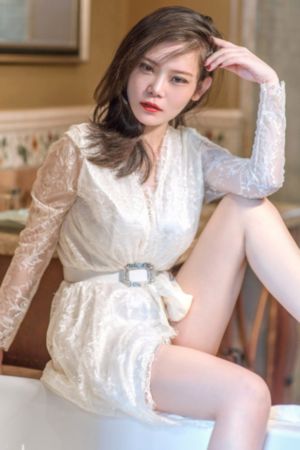 欧美遮副乳内衣走秀_高清免费播放