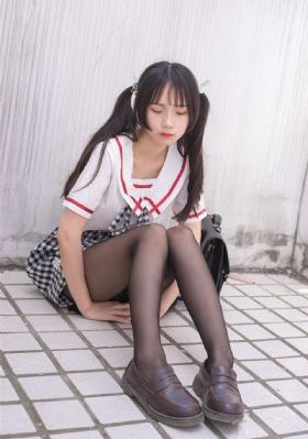 男生舔嘴唇的意思_1080在线手机播放
